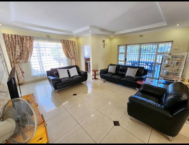 5 BEDROOM HOUSE FOR SALE IN BRACKENHURST